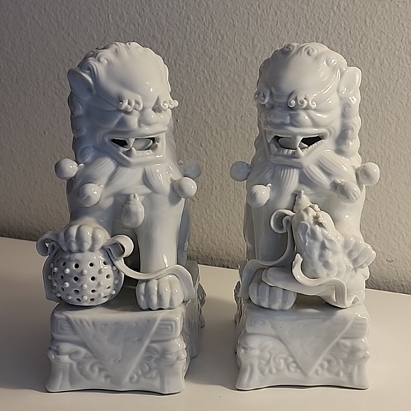 Other - Medium Size Pair of Spectacular All White Vintage/Antique Foo Dogs.